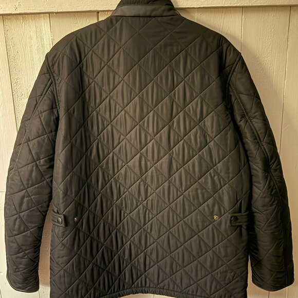Barbour Quilted Jacket - blends outdoor functionality with a refined look. - Picture 6 of 10